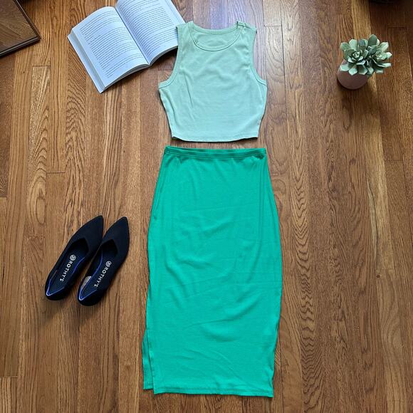 Green Two Piece Crew Neck Ribbed Tank Top Bodycon Slit Midi Skirt Set - Picture 3 of 11